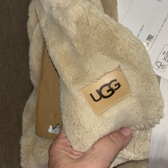 UGG - Whistler Sand Throw Blanket. 50X70, NWT - Picture 3 of 5